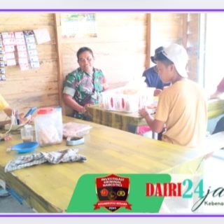 Serda Julianto Manik Komsos Dengan Warga Desa Salak