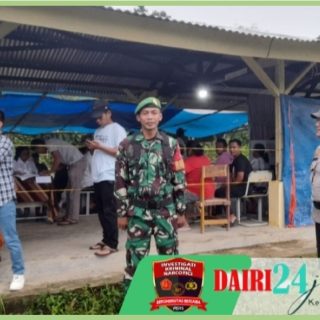 Babinsa Koramil 06/ Kerajaan Bersama Bhabinkamtibmas Laksanakan PAM Pemilu di TPS