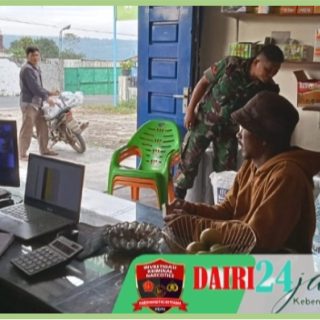 Cek Ketersediaan Pupuk Untuk Petani, Babinsa Sambangi Kios Pupuk di Desa Binaan