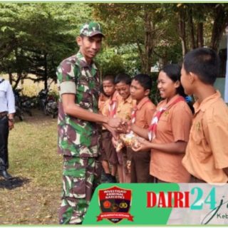 Babinsa Koramil 05/ Tanah Pinem Dampingi Pemerintah Desa Berikan Bantuan Sosial Kepada Siswa/ i SMPN 3 Yang Kurang Mampu