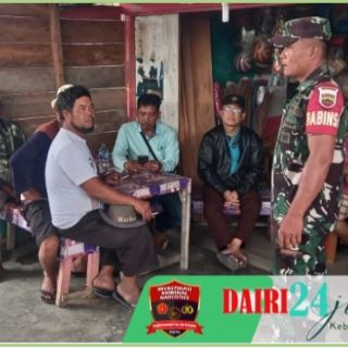 Komsos Dengan Warga, Babinsa Tekankan Pilkada Damai