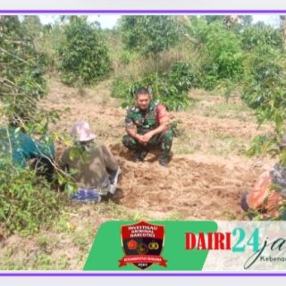 Babinsa Komsos Dengan Petani Warga Desa Binaan