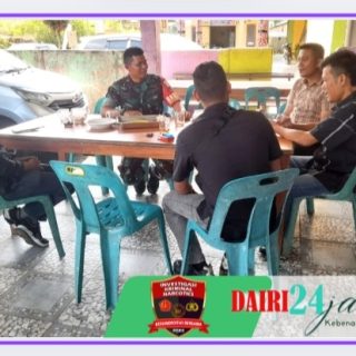 Bincang Santai di Warung Kopi, Babinsa Komsos Dengan Warga Desa Mungkur