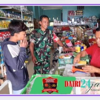 Sambangi Kios Sembako, Babinsa Giat Komsos Dengan Pemilik Kios
