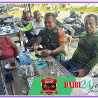 Saat Sarapan Pagi dan Menikmati Secangkir Kopi, Babinsa Laksanakan Komunikasi Sosial Bersama Warga Desa