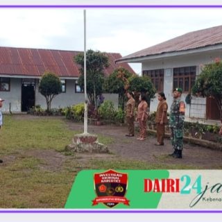 Tanamkan Cinta Tanah Air, Babinsa Koramil 01/ Sumbul Jadi Pembina Upacara di Sekolah