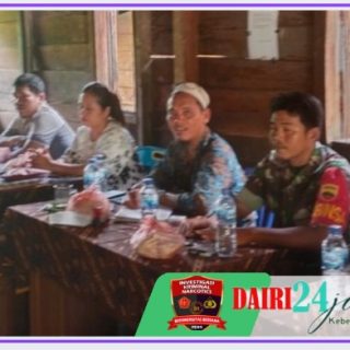 Babinsa Koramil 05/ Tanah Pinem Komsos Dengan Perangkat Desa Alur Subur