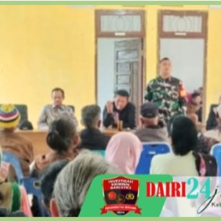 Pastikan Lancar dan Tepat Sasaran, Babinsa Koramil 06/ Kerajaan Hadiri Pembagian BLT DD Miskin Extrim Desa Parpulungen