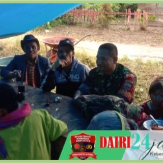 Pererat Silaturahmi Babinsa Koramil 01/ Sumbul Melaksanakan Komsos Bersama Warga Desa Huta Manik