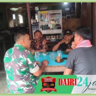 Pererat Silaturahmi, Babinsa Koramil 05/ Tanah Pinem Komsos Dengan Warga Desa Binaan