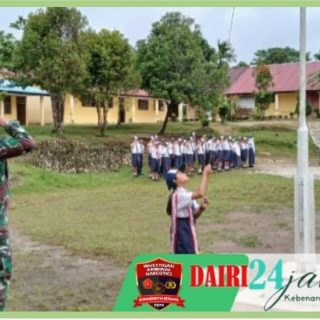 Jadi Pembina Upacara, Babinsa Beri Amanat Kepada Siswa/i SMPN 1 Kerajaan