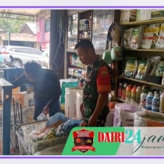 Babinsa Koramil 01 Sumbul Cek Ketersediaan Pupuk Bersubsidi Di Kios Pupuk