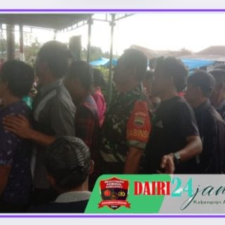 Ikut Berbahagia, Babinsa Menghadiri Undangan Pernikahan Warga