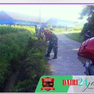 Babinsa Bersama Warga Gotong Royong Bersihkan Lingkungan Di Desa laksa