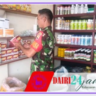 Rutin..!! Babinsa Melaksanakan Pengecekan Pupuk Dan Obat Obatan Pertanian Di Kios Pupuk