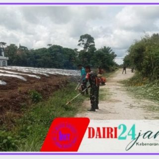 Bersama Warga, Babinsa Laksanakan Gotong Royong Di Desa Dolok Tolong