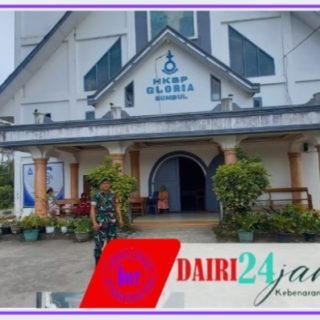 Pastikan Situasi Aman dan Kondusif Babinsa Koramil 01/Sumbul Laksanakan Pengamanan Gereja