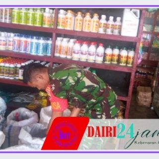 Babinsa Koramil 01/Sumbul Melaksanakan Monitoring Pupuk dan Obat Obatan Pertanian di Kecamatan Sumbul