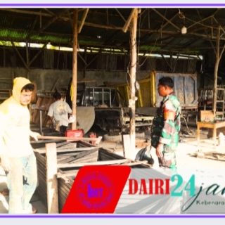 Hampiri Pekerja Bangunan Di Desa binaan, Babinsa Berpesan Agar Berhati-Hati Dalam Bekerja