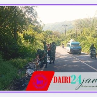 Personil Koramil 01/Sumbul Bersama Masyarakat Laksanakan Gotong Royong Pembersihan Jalinsum