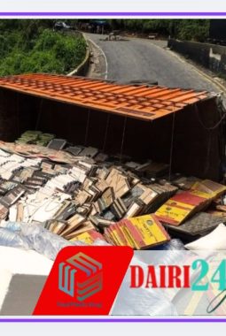 Truk Pengangkut Barang Terbalik di Tanjakan Kedabuhan, Subulussalam