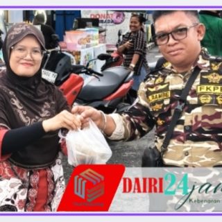 FKPPI 0206/Dairi Tebar Berkah Ramadhan, Bagikan Takjil di Pusat Pasar Sidikalang