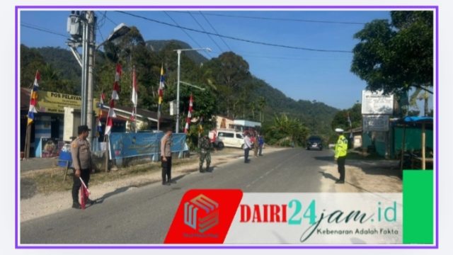 Berikan Rasa Aman bagi Pemudik, Babinsa dan Personel Polsek Sukaramai Kawal Lalu Lintas di Pos Pelayanan Sibande