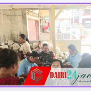 Babinsa Koramil 05/Tanah Pinem Dampingi Pemeriksaan Kesehatan Lansia di Desa Pamah, Wujud Kepedulian TNI