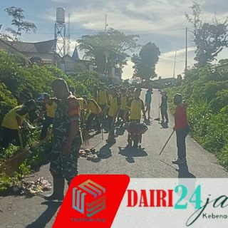 Babinsa Koranil 01/Sumbul Melaksanakan GOTONG ROYONG Jumat Bersih