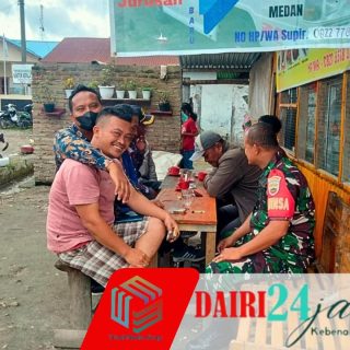 Komsos Dengan Warga Desa Pegagan Hilir, Babinsa Sampaikan Pesan Kamtibmas
