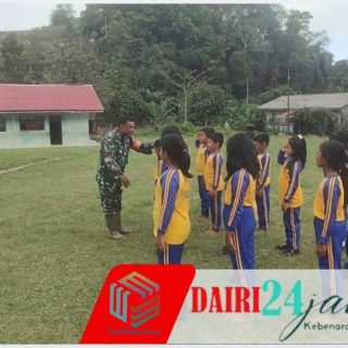 Babinsa Koramil 05/TP Laksanakan Pelatihan PBB Dasar kepada Murid SD N 035939 Kempawa, Tingkatkan Disiplin dan Karakter