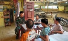 Babinsa Koramil 05/TP Komsos Bersama Warga Desa Balan Dua