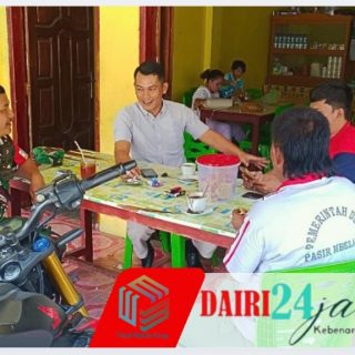 Babinsa Koramil 05/TP Ngopi Santai Bersama Kades dan Warga Desa Kutabuluh