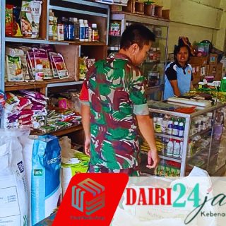 Pastikan Stok Pupuk Aman, Babinsa Sambangi Kios Pupuk di Wilayah Binaan