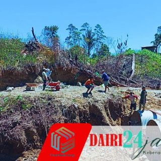 Babinsa dan Warga Desa Sileuh Leuh Bahu-Membahu Bangun Jembatan Armco