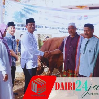 Rayakan Idul Adha 1447 H, Wakil Bupati Dairi Serahkan Bantuan Sapi Dari Presiden Prabowo Subianto Di Masjid Istiqomah Desa Gunung Sitember 