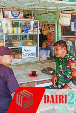 Babinsa Koramil 05/TP Eratkan Silaturahmi dengan Warga Suka Dame Lewat Ngopi Bareng