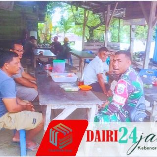 Babinsa Koramil 05/TP Serda J.A. Ginting Laksanakan Komsos Bersama Warga Desa Pamah