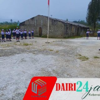 Menjadi Pembina Upacara, Babinsa Beri Amanat Kepada Siswa/i SMP Keristen Johanes Prodomos