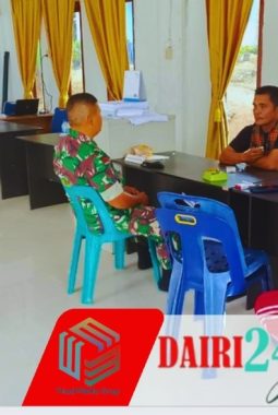 Babinsa Koramil 05/TP Serma Supriadi Hutasoit Silaturahmi ke Kantor Desa Tanah Pinem, Perkuat Sinergi dengan Perangkat Desa
