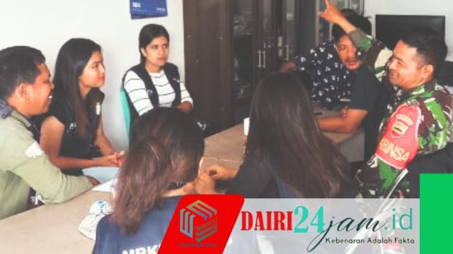 Babinsa Koramil 01/Sumbul Melaksanakan Komsos di Wilayah Binaan
