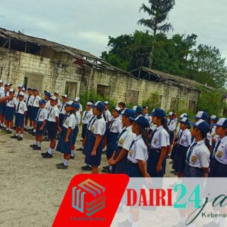 Tanamkan Kedisiplinan, Babinsa Melatih PBB di Sekolah SMP KRISTEN JOHANNES PRODROMOS Desa perjuangan Lae rias