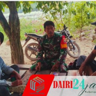 Babinsa Koramil 05/TP Serma S. Umri Gelar Komsos dengan Masyarakat Desa Lau Njuhar I