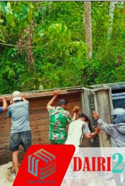 Babinsa Koramil 05/TP Sertu Warpadli Silaturahmi Bantu Warga Terdampak Musibah di Desa Suka Dame