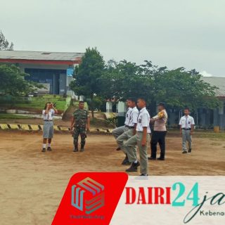 SMA N 1 Sumbul Gelar Pelatihan PBB Bersama Babinsa, Asah Disiplin dan Kekompakan Siswa