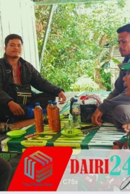 Dekat dengan Warga, Babinsa Koramil 05/TP Sertu Warpadli Gelar Ngopi Bareng di Desa Suka Dame