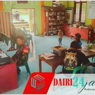 Sertu Hasanadi Babinsa Koramil 05/TP Bersama Perangkat Desa Kuta Buluh Laksanakan Komsos Di Kantor Desa