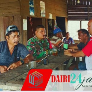 BABINSA KORAMIL 05/TP LAKSANAKAN KOMSOS DI DESA PASIR TENGAH TANAH PINEM