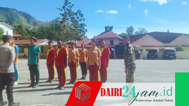 Sambut HUT RI ke-81: Babinsa Latih Paskibra SMA N- 1 Silahisabungan