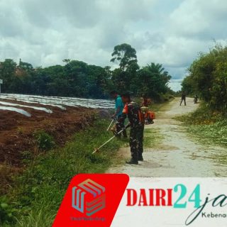 Babinsa Koramil 01/Sumbul Melaksanakan Gotong Royong Bersama Warga Desa Dolok Tolong
